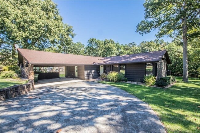 property at 403 S 37th St
