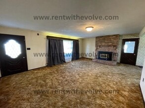 5671 S 100 W in Portland, IN - Foto de edificio - Building Photo