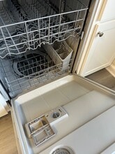 318 E Henry Clay St in Milwaukee, WI - Foto de edificio - Building Photo