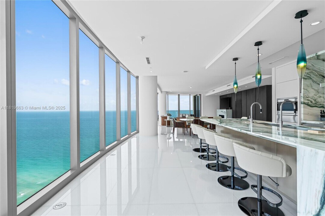 17975 Collins Ave in Sunny Isles Beach, FL - Building Photo