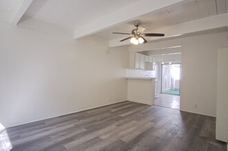 4040 Grand View Blvd in Los Angeles, CA - Building Photo - Building Photo