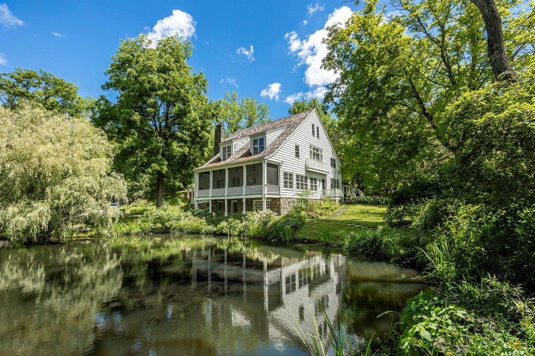 176 Schoolhouse Rd in Staatsburg, NY - Building Photo