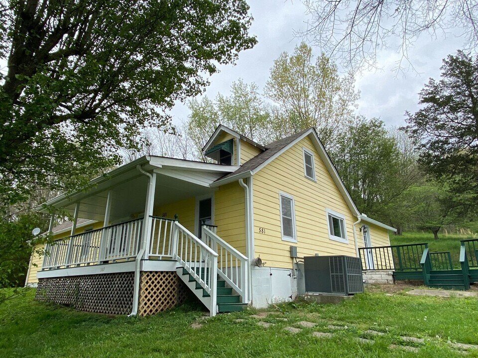 581 Tulip Grove Rd in Nashville, TN - Foto de edificio