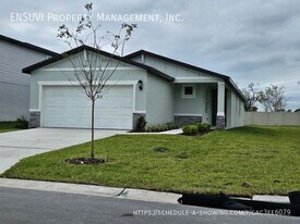 3913 Radiant Mountain Dr in Plant City, FL - Building Photo