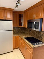 7000 NW 186th St in Hialeah, FL - Building Photo
