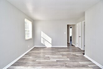 3217 Queen City Ave in Cincinnati, OH - Building Photo - Building Photo