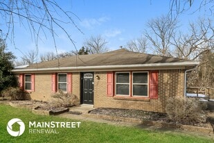 7718 Dominique Dr in Louisville, KY - Building Photo