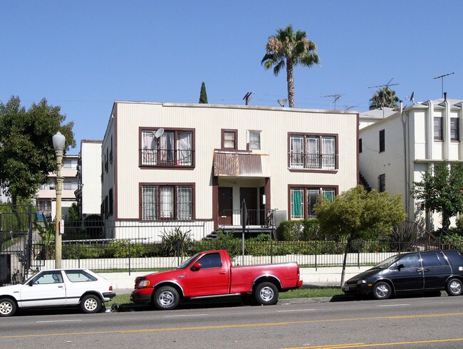 431 S Rampart Blvd in Los Angeles, CA - Foto de edificio - Building Photo