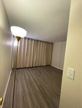 5800 Oakwood Dr, Unit Four Lakes Lisle unit 5F in Lisle, IL - Foto de edificio - Building Photo