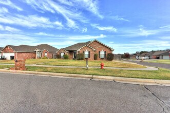 500 Loyd Ln in Moore, OK - Building Photo - Building Photo