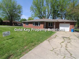 632 W 300 N in Anderson, IN - Building Photo