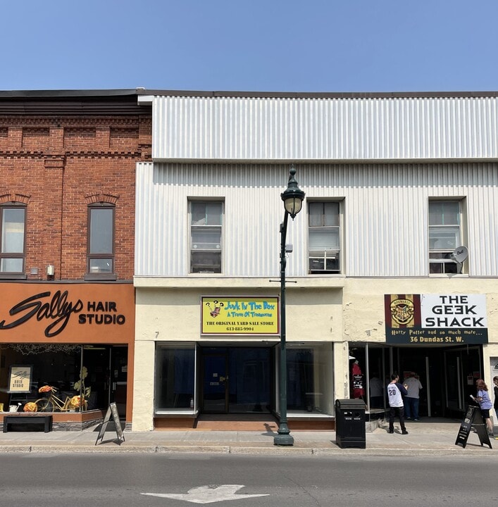 36-38 Dundas St W in Quinte West, ON - Building Photo