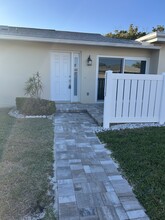 2723 Sherbrooke Ln in Palm Harbor, FL - Building Photo - Building Photo