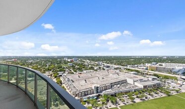 3301 NE 1st Ave, Unit H2409 in Miami, FL - Building Photo - Building Photo