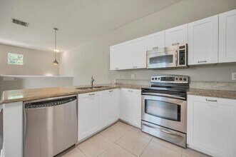 40 SE Sedona Cir, Unit 202 in Stuart, FL - Building Photo - Building Photo