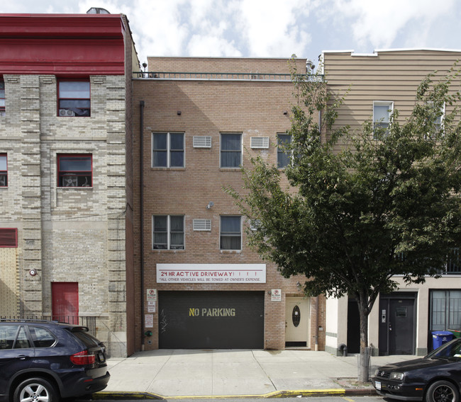 293 Graham Ave in Brooklyn, NY - Building Photo - Building Photo