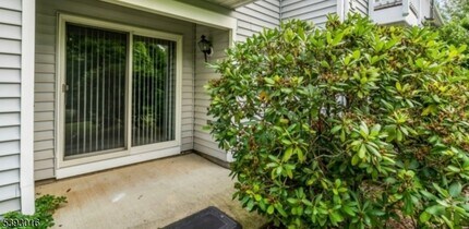 321 Sparrow Ct in Three Bridges, NJ - Building Photo - Building Photo