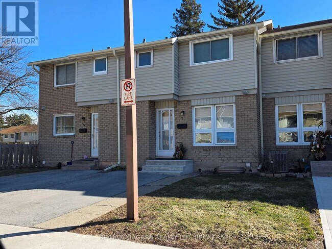 6767 Thorold Stone Rd in Niagara Falls, ON - Building Photo - Building Photo