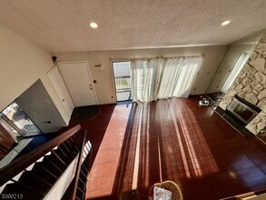 105 Westgate Dr in Edison, NJ - Building Photo - Building Photo