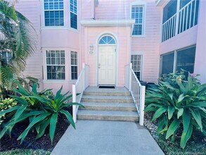 411 NE Plantation Rd in Stuart, FL - Foto de edificio - Building Photo