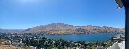 716 W Golf Course Dr in Chelan, WA - Foto de edificio - Building Photo