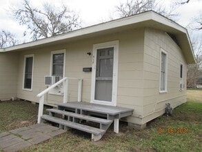 318 Circle Way St in Lake Jackson, TX - Foto de edificio - Building Photo