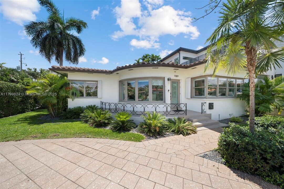 9189 Abbott Ave in Surfside, FL - Building Photo