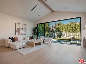 14647 Morrison St in Los Angeles, CA - Building Photo - Building Photo