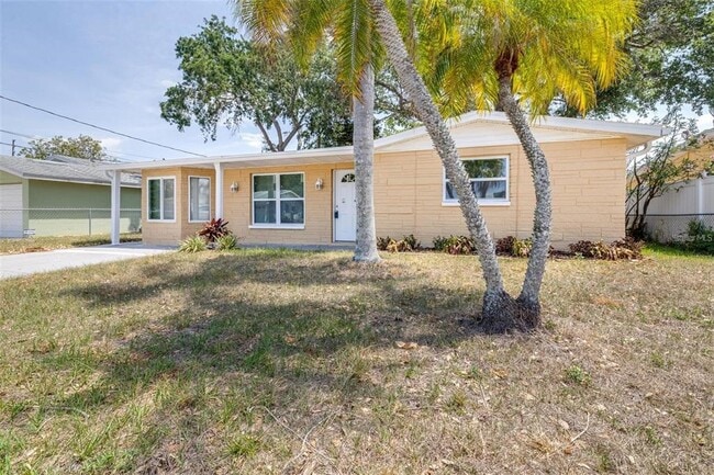 13926 Helen Ave in Hudson, FL - Building Photo - Building Photo