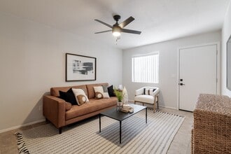 1615 51st St in Phoenix, AZ - Foto de edificio - Building Photo