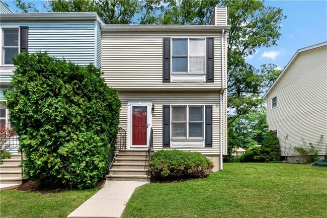 14 Riverwoods Ct in East Providence, RI - Building Photo - Building Photo