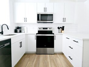 10611-10122 122 Ave NW in Edmonton, AB - Building Photo - Building Photo