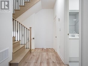 533 Dundas St E in Oakville, ON - Building Photo - Building Photo