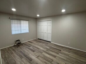 20245 Independence Dr, Unit B in Brookfield, WI - Building Photo - Building Photo