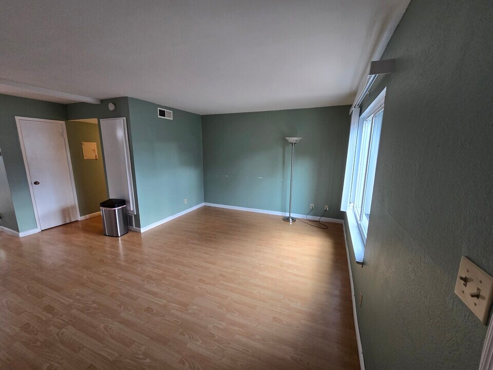 2260 Meadowgate Way in San Jose, CA - Building Photo