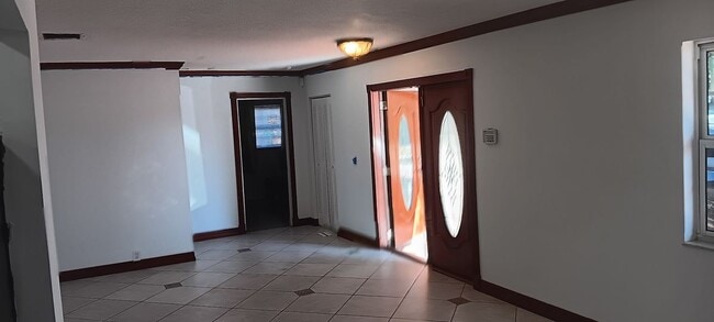 9531 NW 8th St in Pembroke Pines, FL - Building Photo - Building Photo