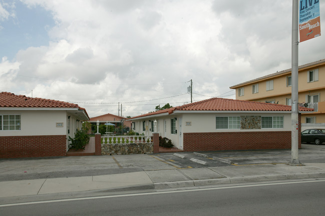 324 NW 57th Ave in Miami, FL - Foto de edificio - Building Photo