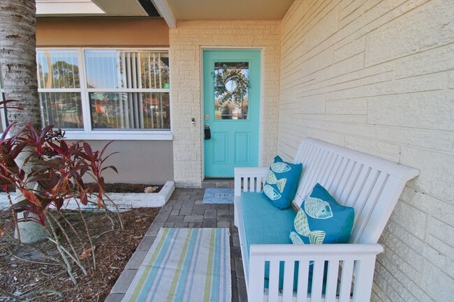 13826 Antigua Dr in Seminole, FL - Building Photo - Building Photo