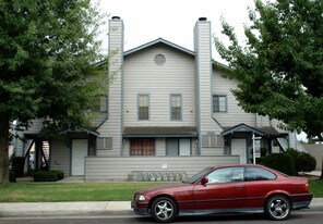 204 Williamson Way in Bakersfield, CA - Building Photo