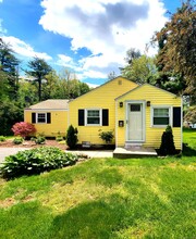 59 Northampton Ln in Plainville, CT - Foto de edificio - Building Photo