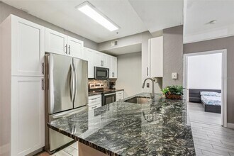 17104 Carrington Park Dr in Tampa, FL - Building Photo - Building Photo