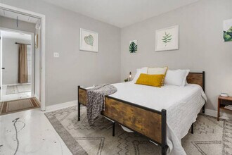 2001 N 61st Ave in Pensacola, FL - Foto de edificio - Building Photo