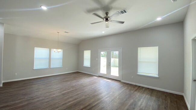 287 Rd 5102 in Cleveland, TX - Building Photo - Building Photo