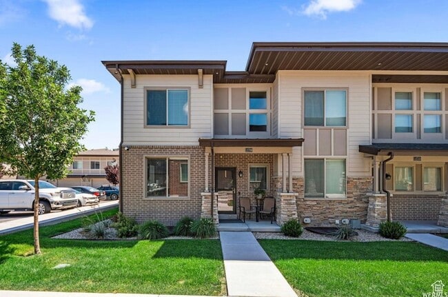 12706 Roll Save Ln in Riverton, UT - Foto de edificio - Building Photo
