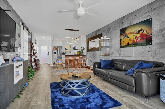 8900 Washington St, Unit 320 in Pembroke Pines, FL - Foto de edificio - Building Photo