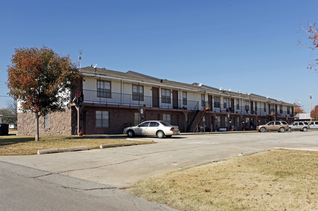 Cimarron West Apartments in Tuttle, OK - Foto de edificio