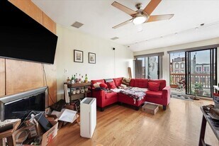 477 Beacon St, Unit 6 in Boston, MA - Building Photo