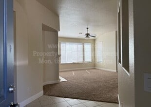 5891 Silver Oak Cir in Stockton, CA - Foto de edificio - Building Photo