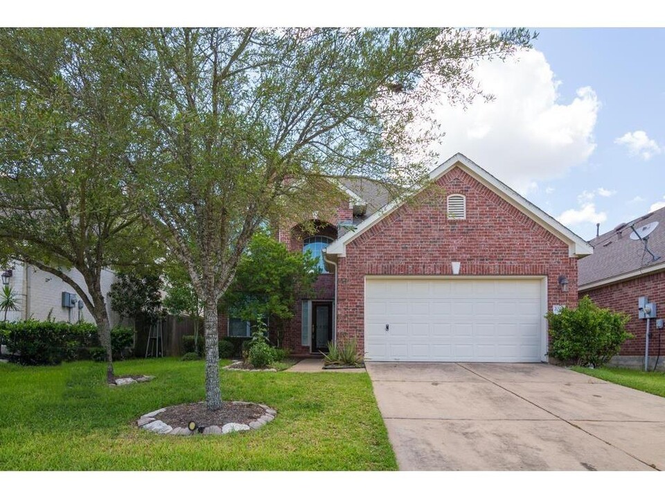 2028 Shore Breeze Dr in Pearland, TX - Building Photo