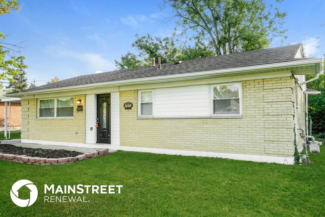 1330 S Yearling Rd in Columbus, OH - Building Photo